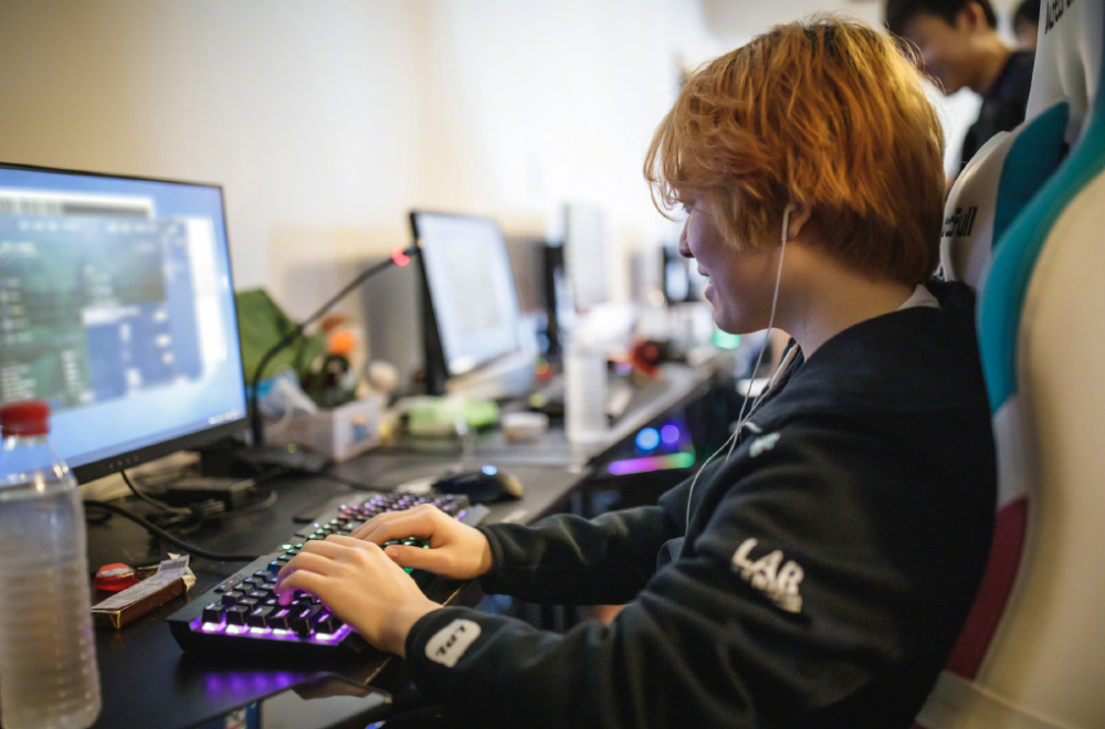 开云体育入口-IG险胜TL，Perkz操刀奇招英雄翻盘鏖战多局淘汰赛，强势挺进下一轮