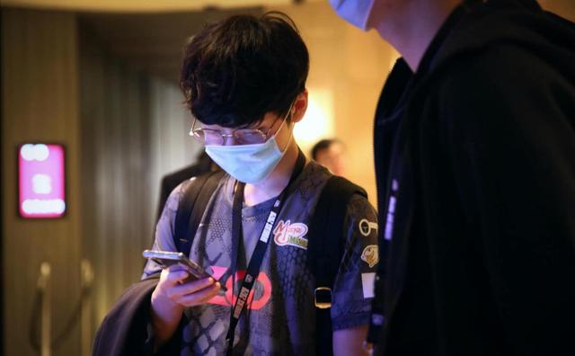 开云APP-包含LGD险胜DRX，Caps开启传奇时刻宿命之战半决赛，技惊四座的词条