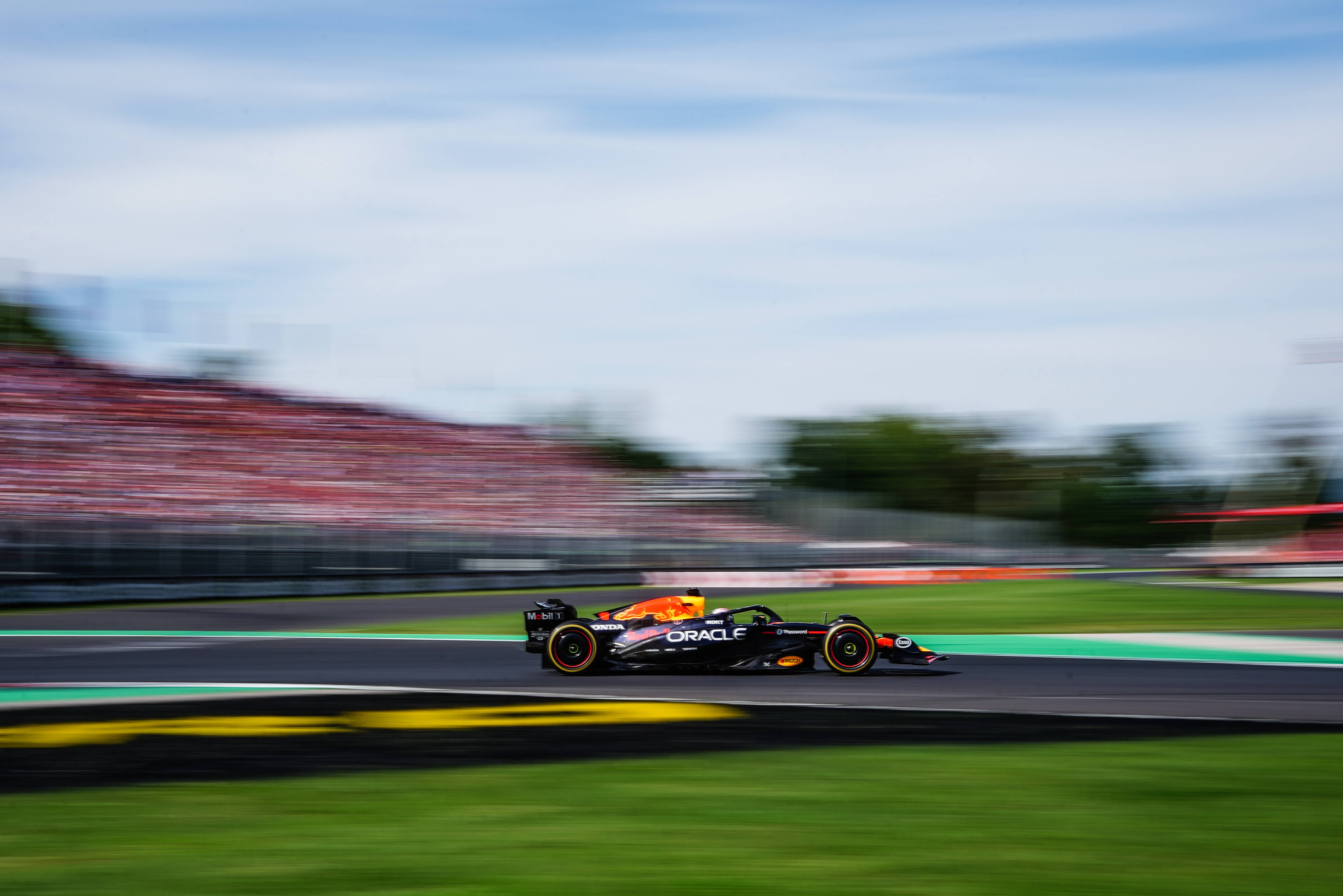 红牛二队碾压索伯车队,诺里斯状态火热 红牛二队碾压索伯车队,诺里斯状态火热