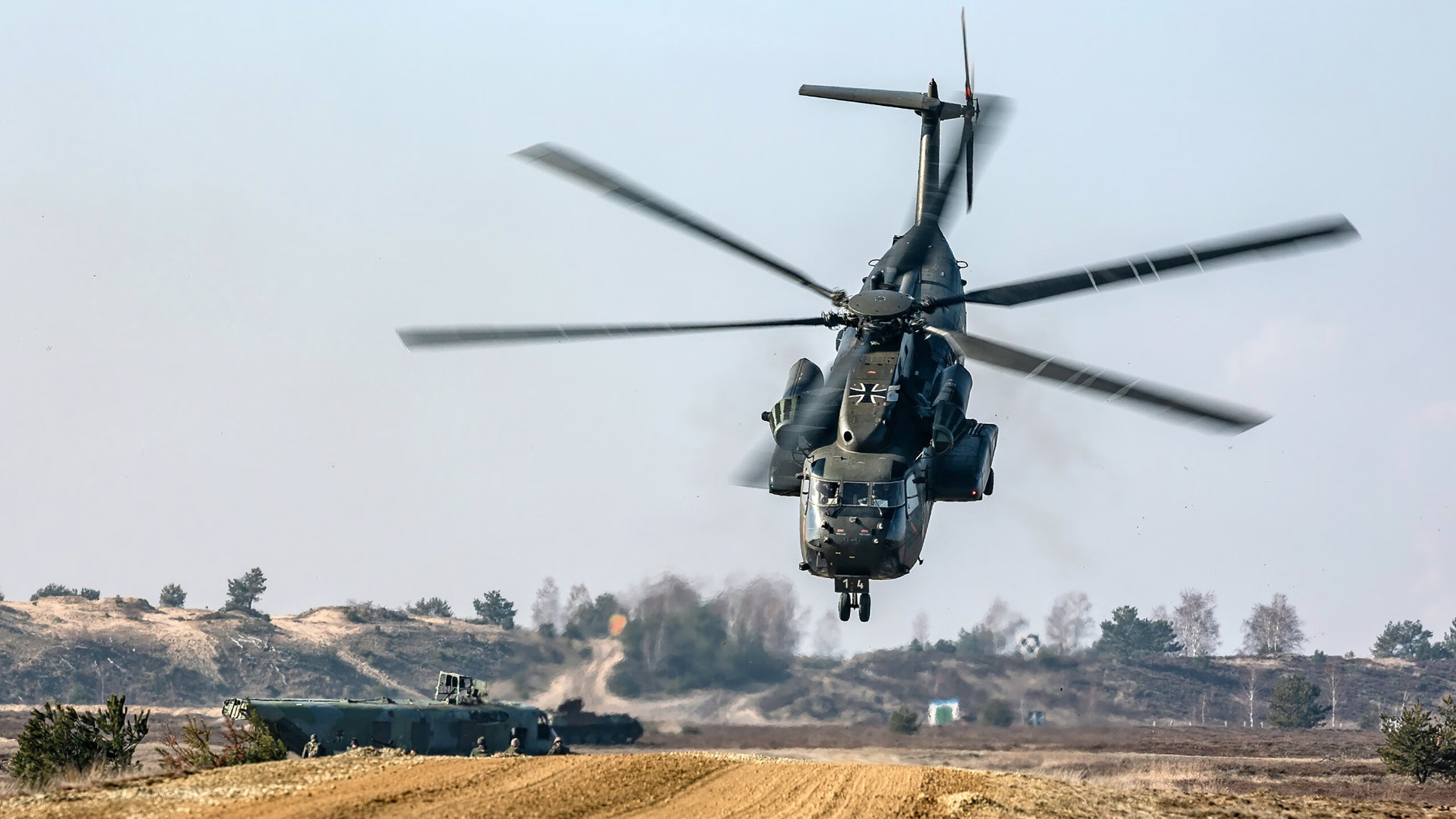 开云体育中国-FNC碾压SHR，Deft拿下关键大龙顶尖较量小组赛，留下经典瞬间的简单介绍